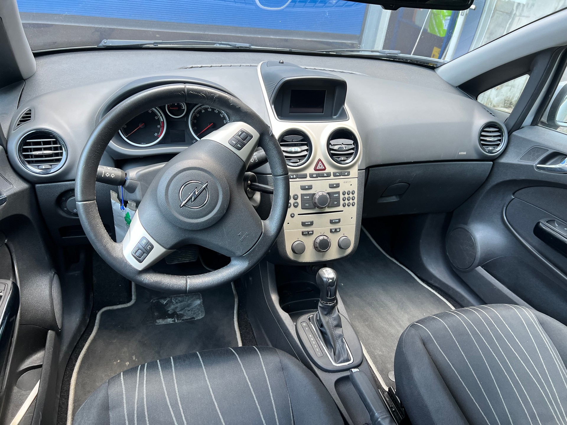 OPEL Corsa 1.4 TP Enjoy-image-3