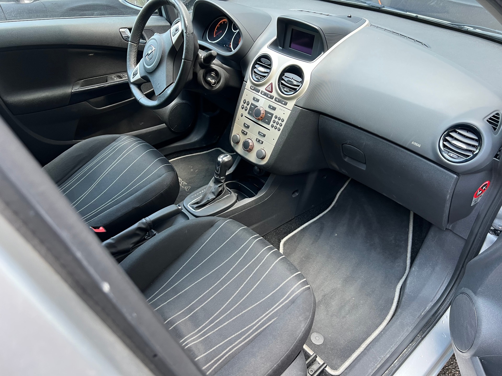 OPEL Corsa 1.4 TP Enjoy-image-5