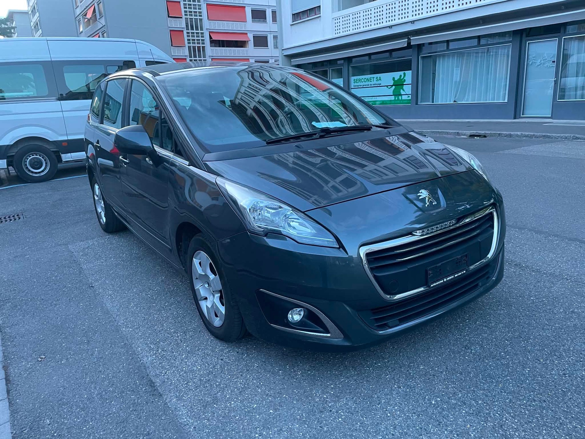 PEUGEOT 5008 1.6 16V T Allure-image-0