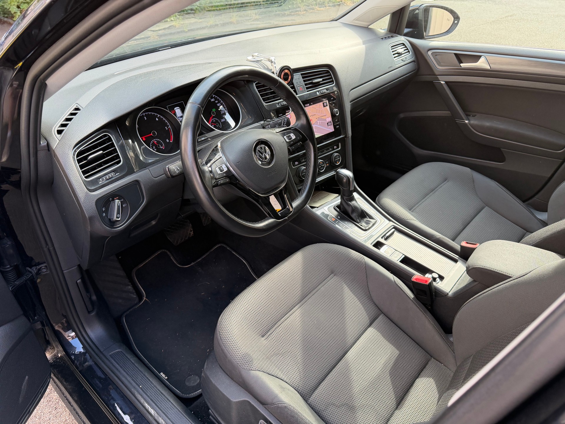 VW 2.0 TDI Comfortline DSG-image-4