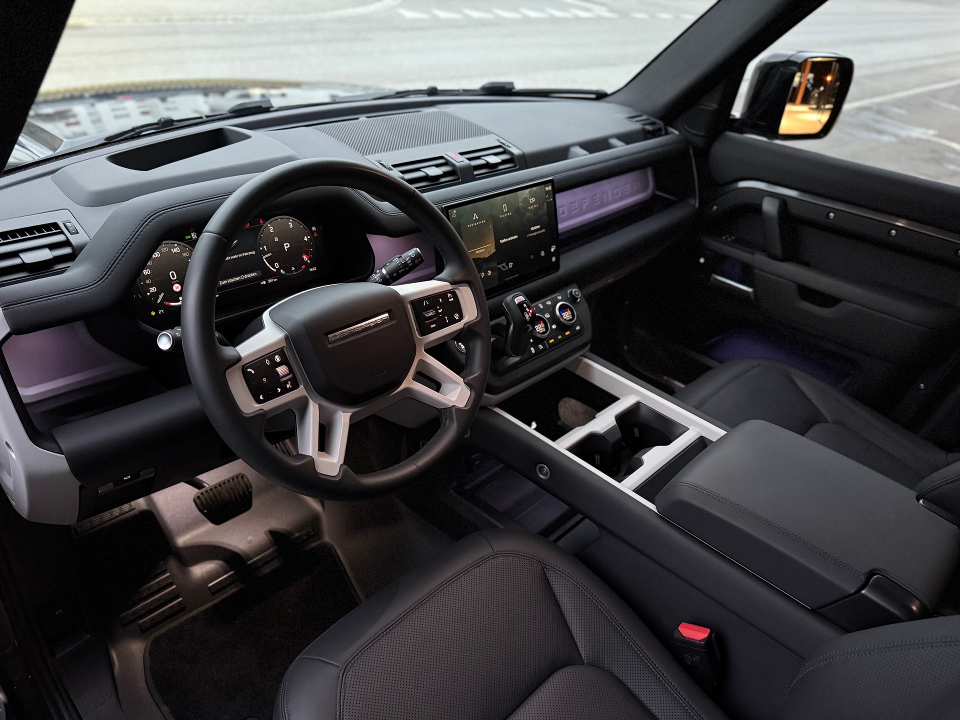 LAND ROVER Defender 110 3.0 D I6 300 SE AWD AT8-image-12