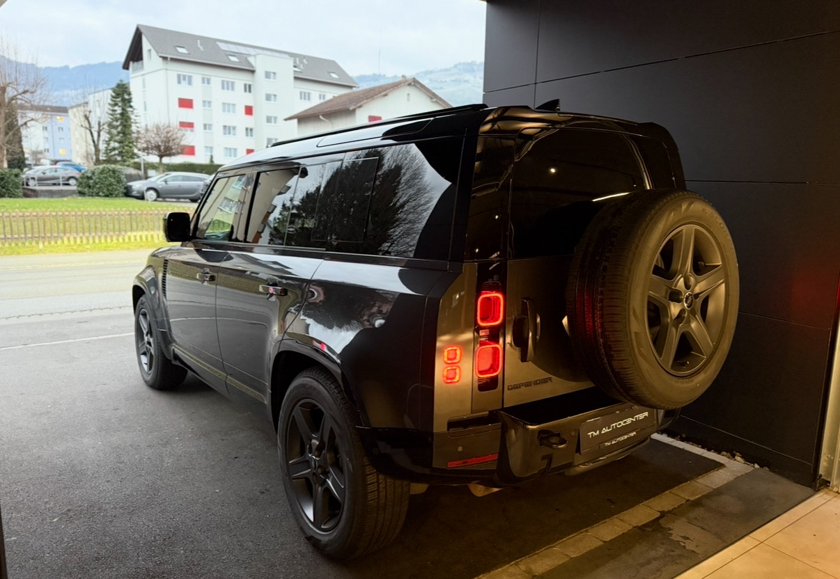 LAND ROVER Defender 110 3.0 D I6 300 SE AWD AT8-image-2