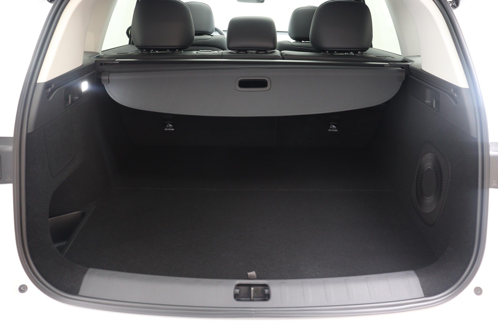 LEAPMOTOR C10 Design EV AWD-image-11