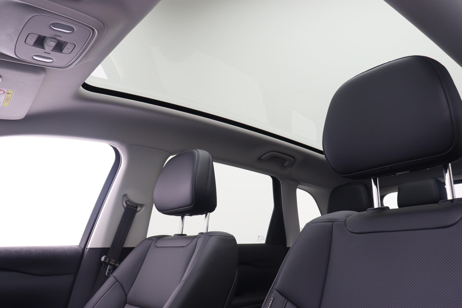 LEAPMOTOR C10 EV AWD-image-10