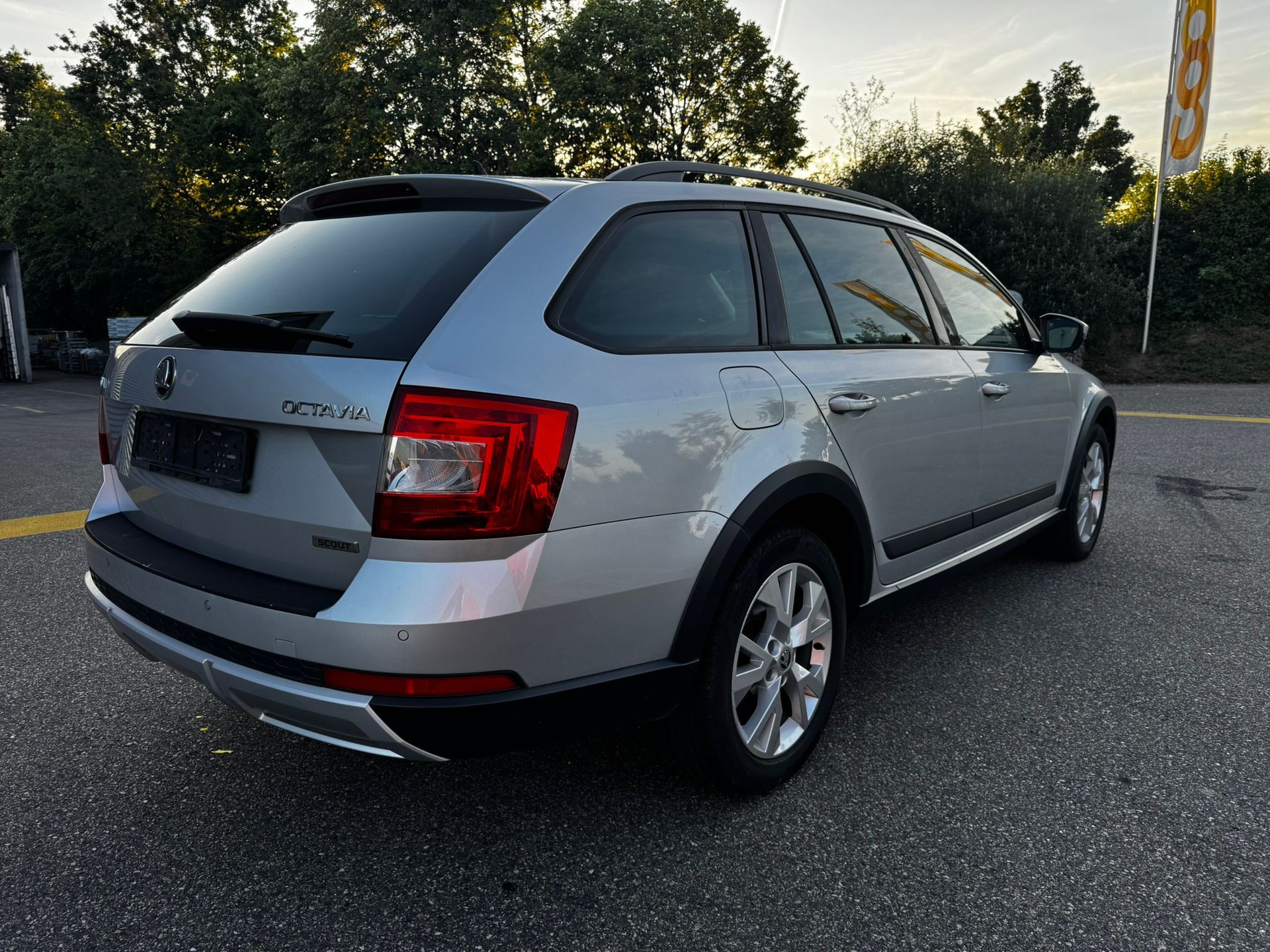 SKODA Octavia Combi 2.0 TDI Scout 4x4 DSG-image-5
