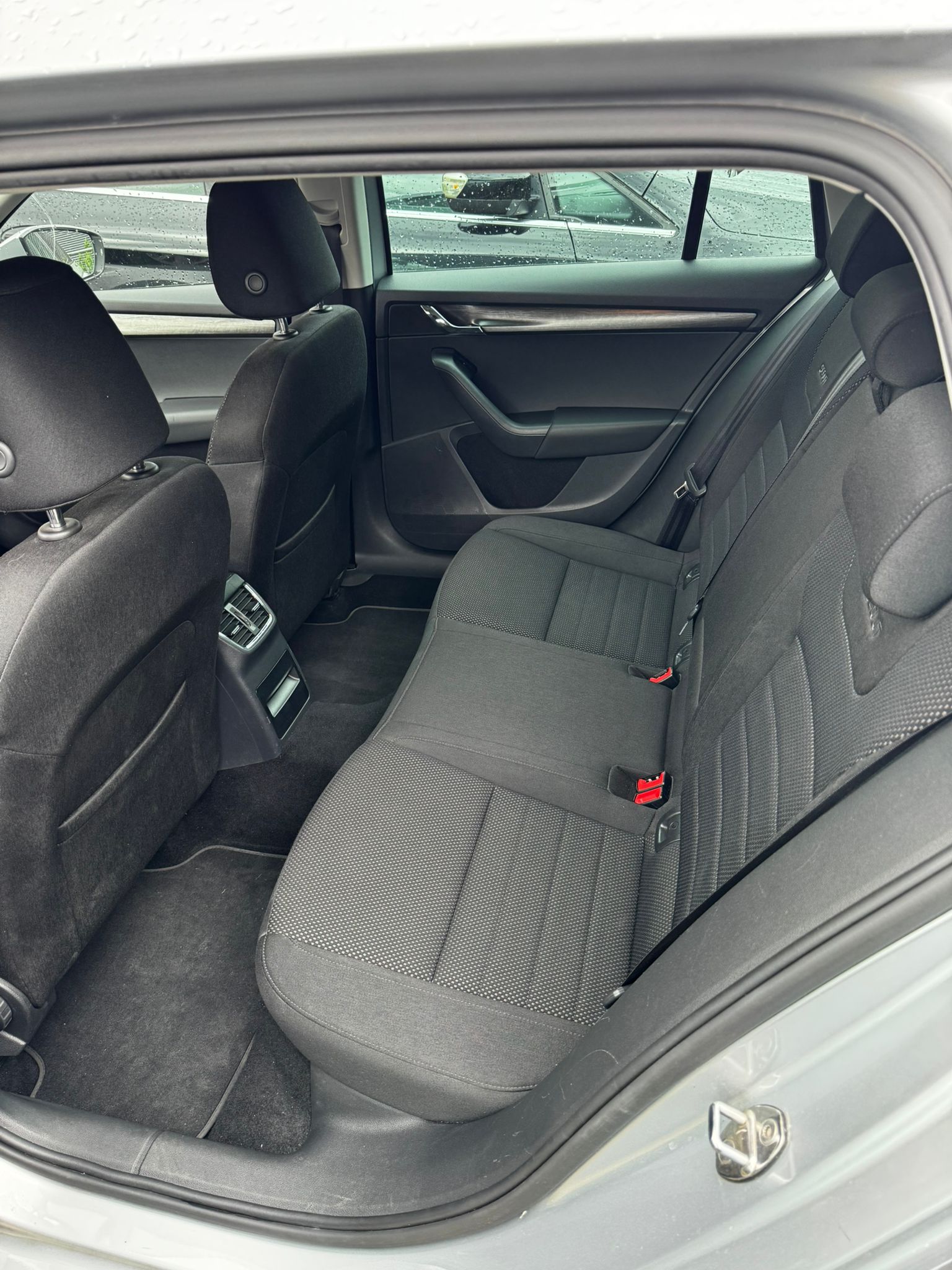 SKODA Octavia Combi 2.0 TDI Scout 4x4 DSG-image-10