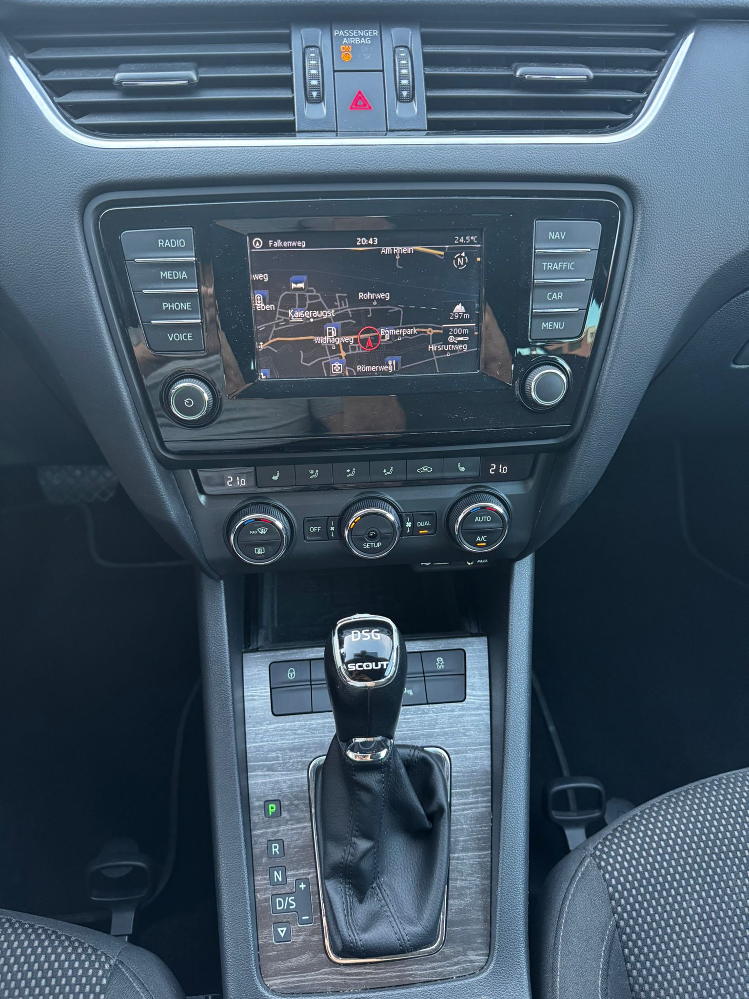 SKODA Octavia Combi 2.0 TDI Scout 4x4 DSG-image-15