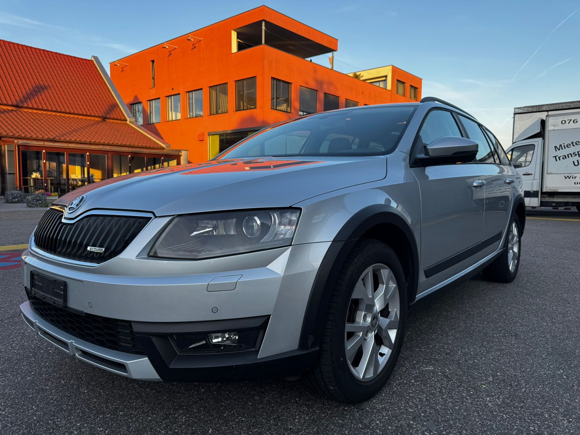 SKODA Octavia Combi 2.0 TDI Scout 4x4 DSG-image-2