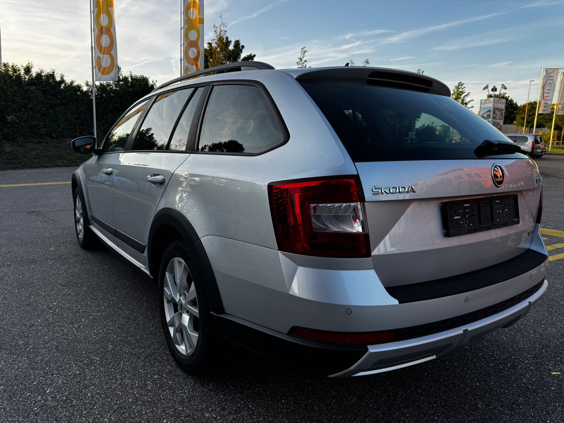 SKODA Octavia Combi 2.0 TDI Scout 4x4 DSG-image-3