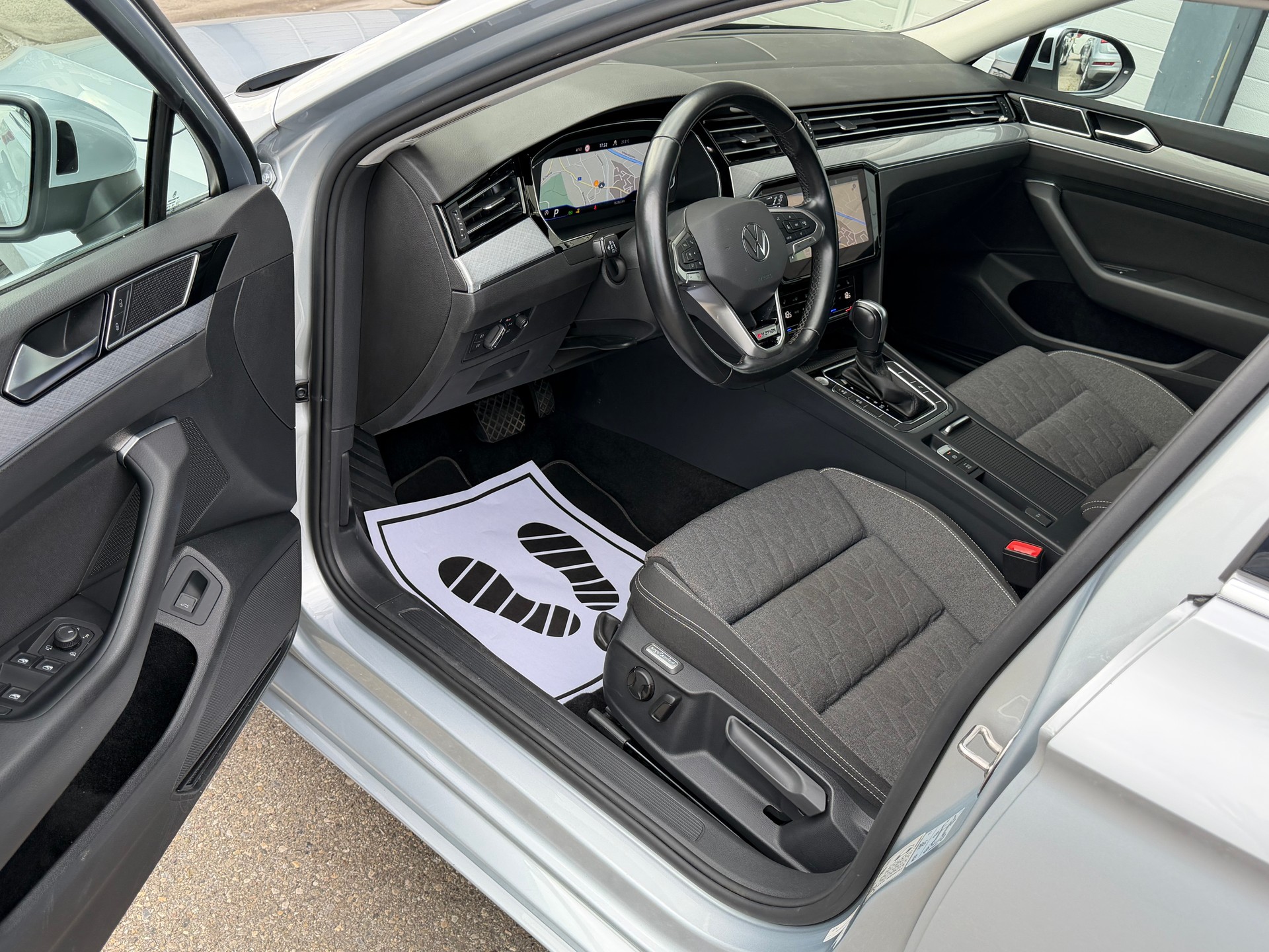 VW Passat 2.0 TDI BMT Business 4Motion DSG-image-8