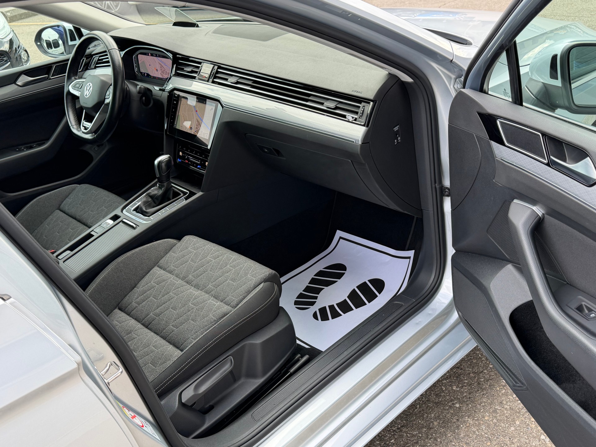 VW Passat 2.0 TDI BMT Business 4Motion DSG-image-10