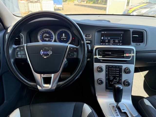 VOLVO V60 D5 AWD R-Design Geartronic-image-6