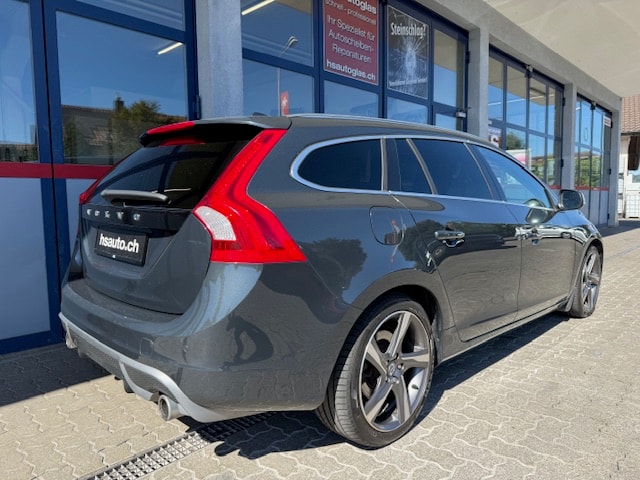 VOLVO V60 D5 AWD R-Design Geartronic-image-2