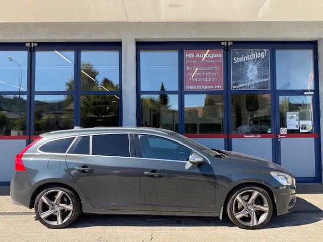 VOLVO V60 D5 AWD R-Design Geartronic-image-1