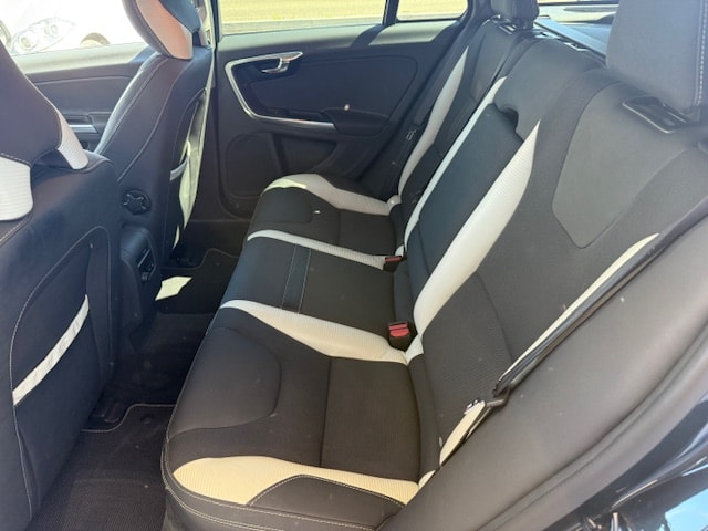 VOLVO V60 D5 AWD R-Design Geartronic-image-5