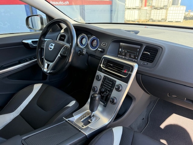 VOLVO V60 D5 AWD R-Design Geartronic-image-7