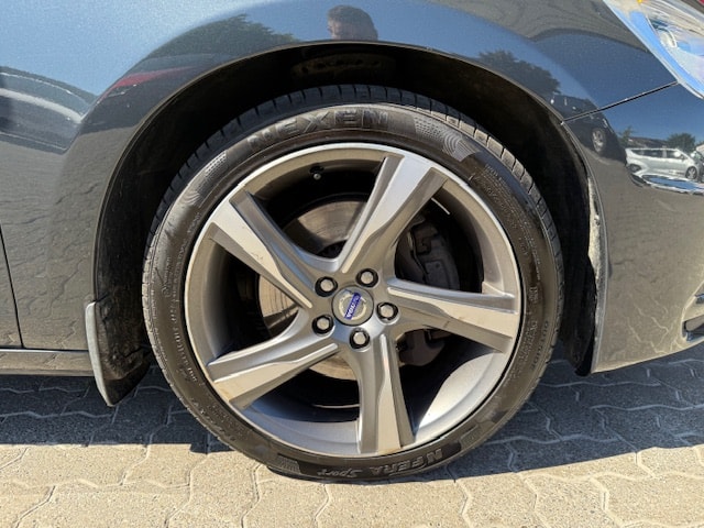 VOLVO V60 D5 AWD R-Design Geartronic-image-3