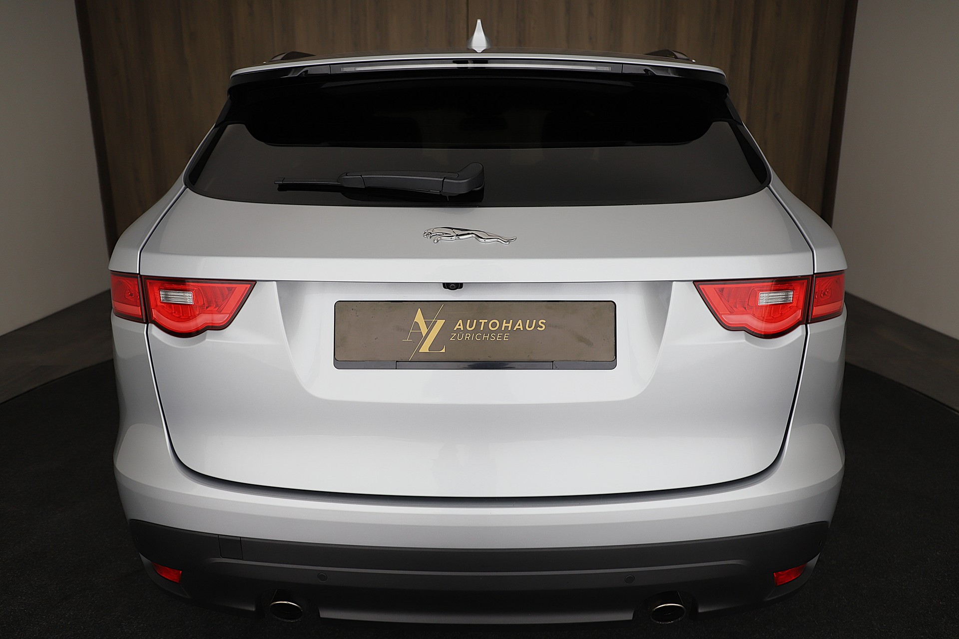 JAGUAR F-Pace 25t Prestige Advantage AWD Automatik-image-3