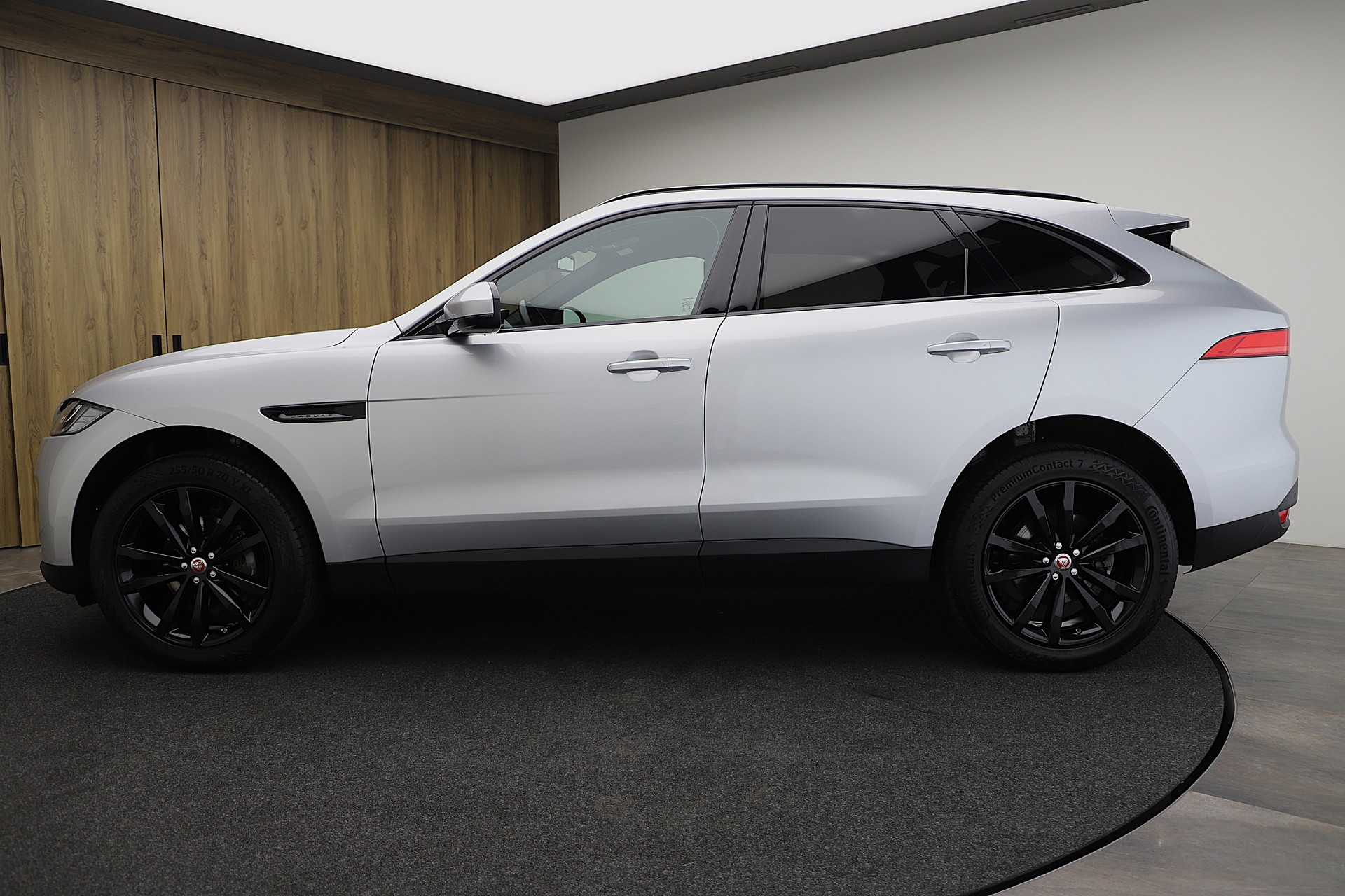 JAGUAR F-Pace 25t Prestige Advantage AWD Automatik-image-2