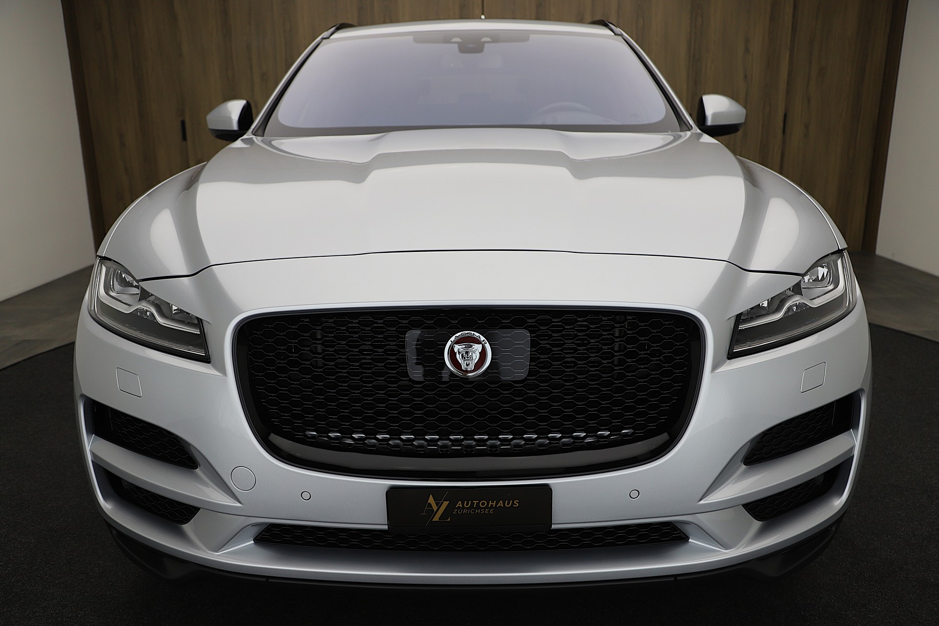 JAGUAR F-Pace 25t Prestige Advantage AWD Automatik-image-1