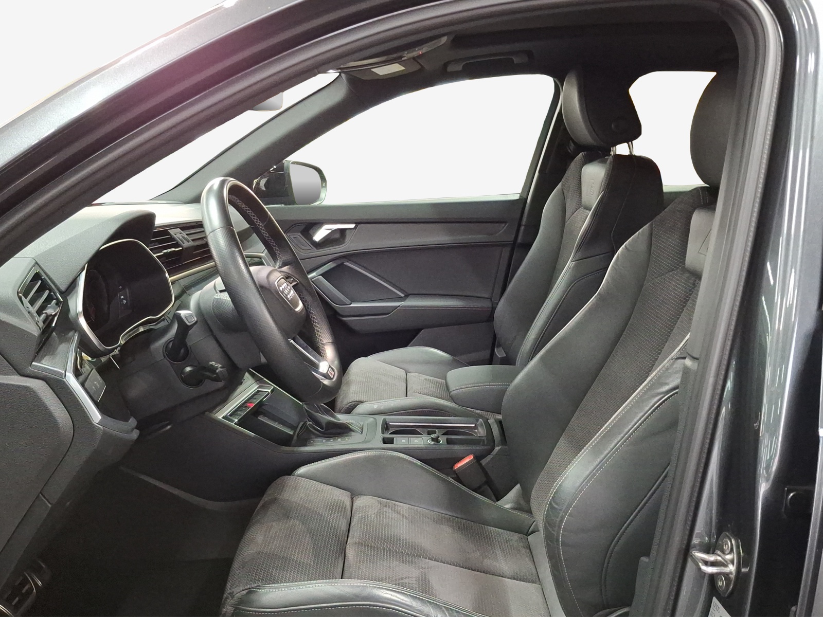 AUDI Q3 45 TFSI S line quattro S-tronic-image-7