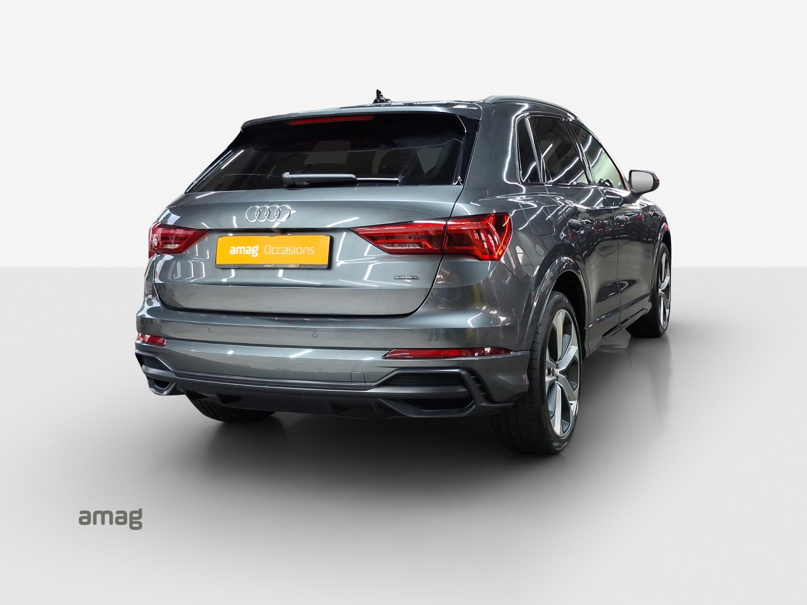 AUDI Q3 45 TFSI S line quattro S-tronic-image-4