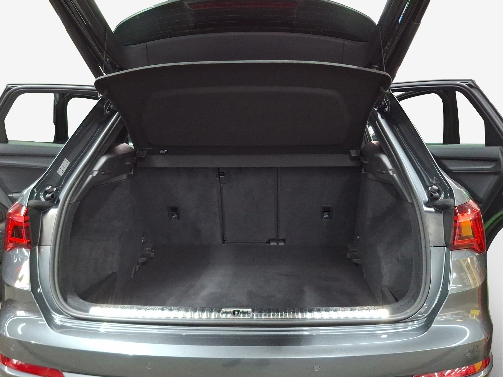 AUDI Q3 45 TFSI S line quattro S-tronic-image-12
