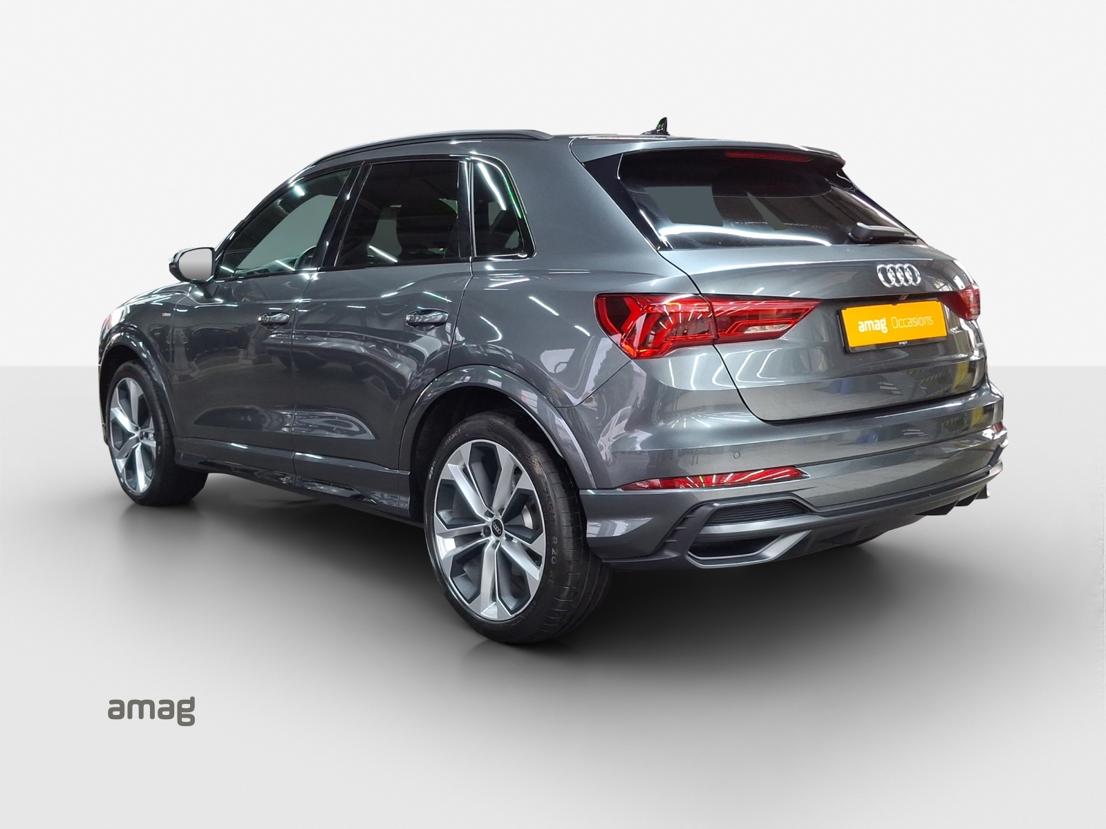 AUDI Q3 45 TFSI S line quattro S-tronic-image-2