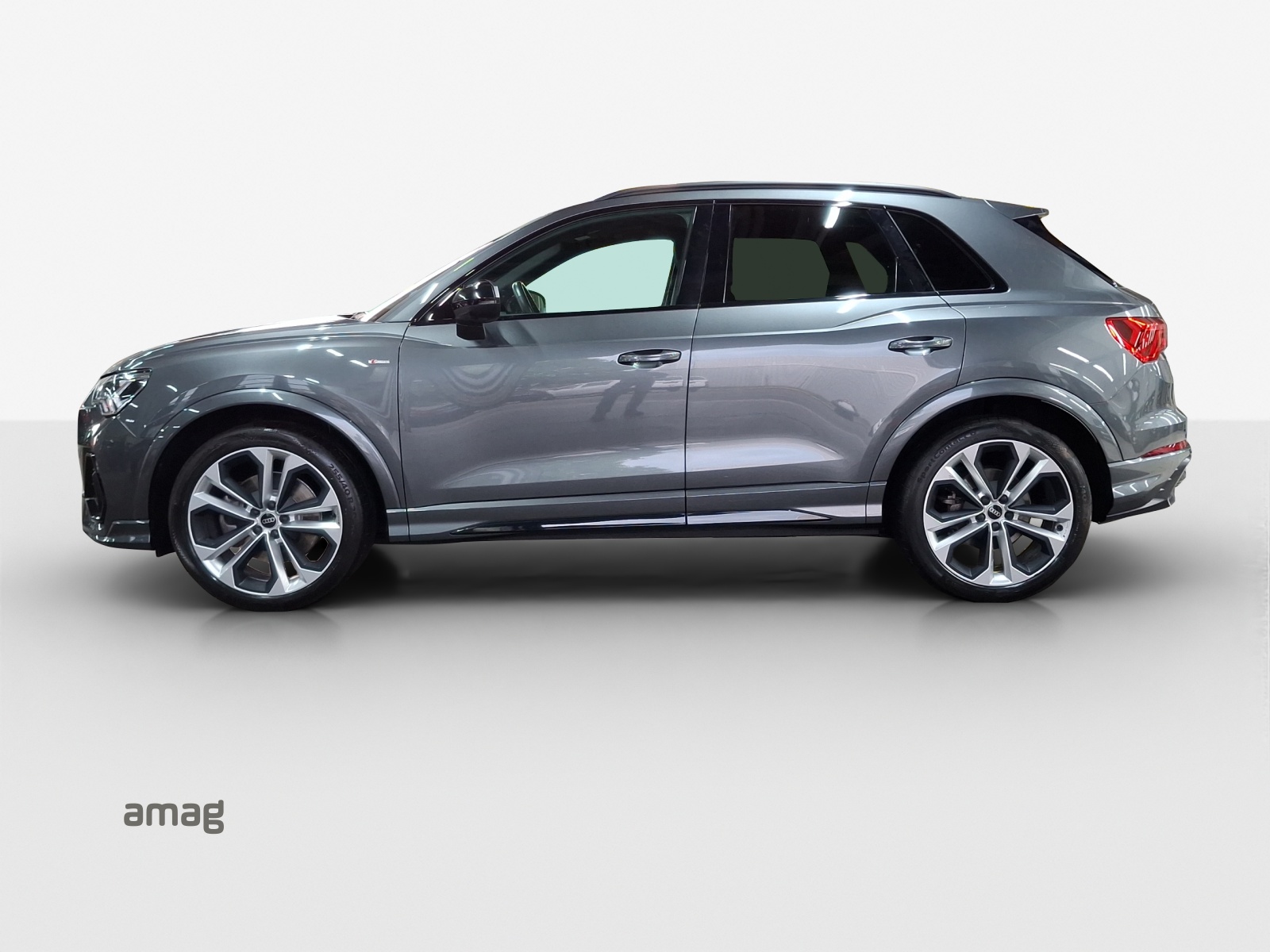 AUDI Q3 45 TFSI S line quattro S-tronic-image-1