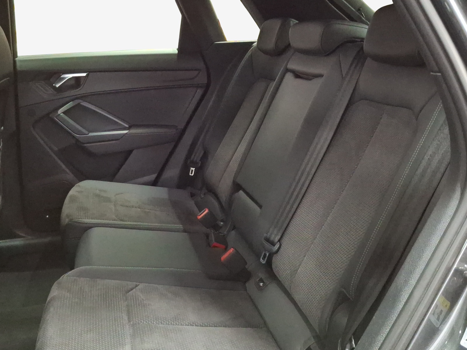 AUDI Q3 45 TFSI S line quattro S-tronic-image-11