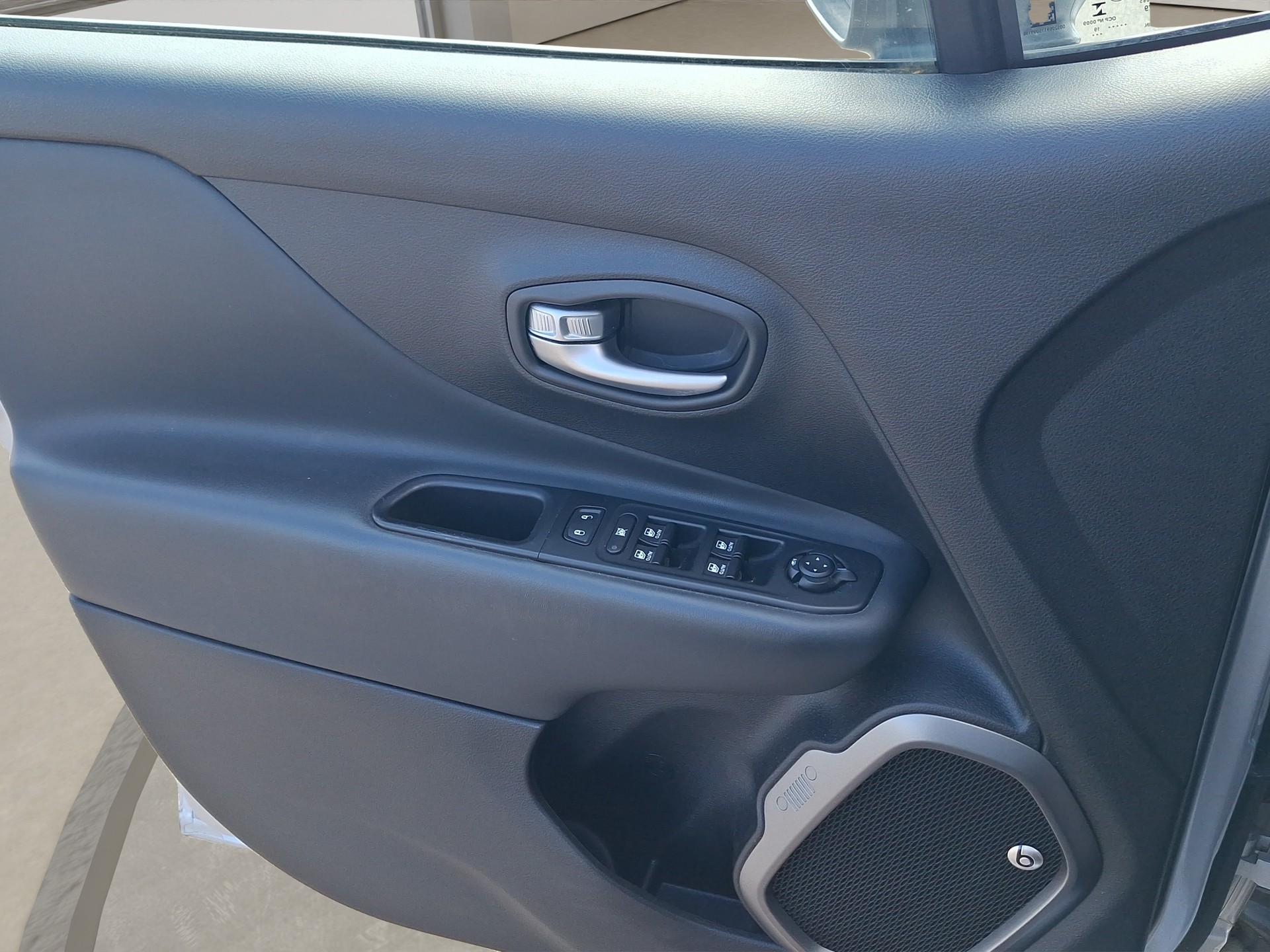 JEEP Renegade 1.3 Turbo Limited AWD-image-15
