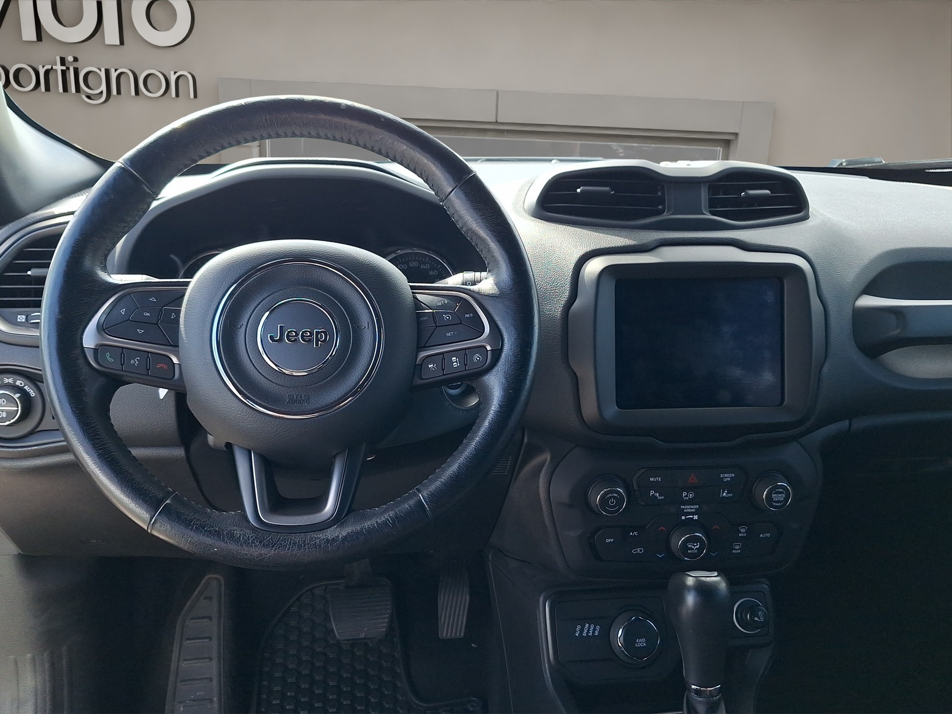 JEEP Renegade 1.3 Turbo Limited AWD-image-9