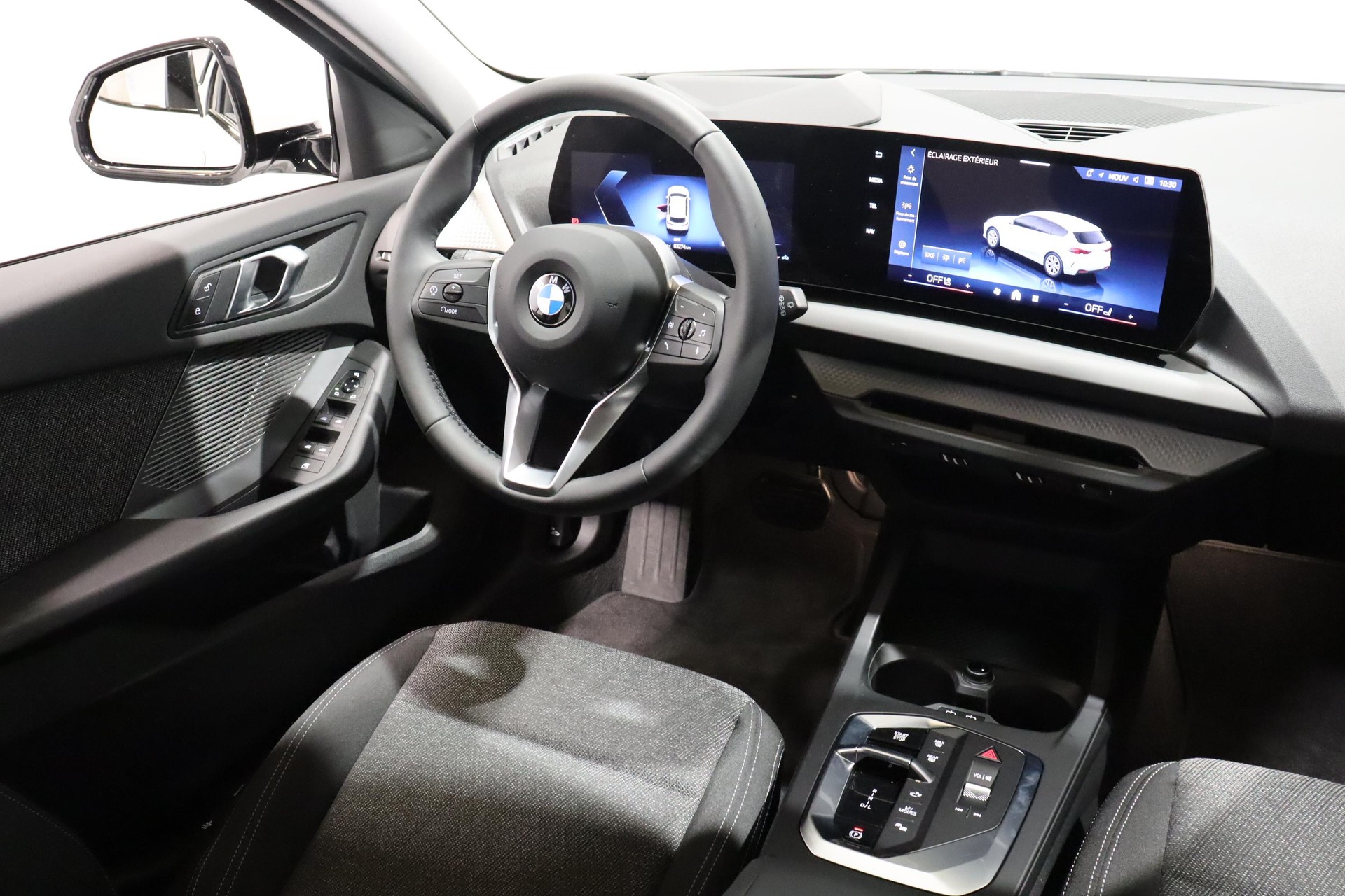 BMW 120i-image-12