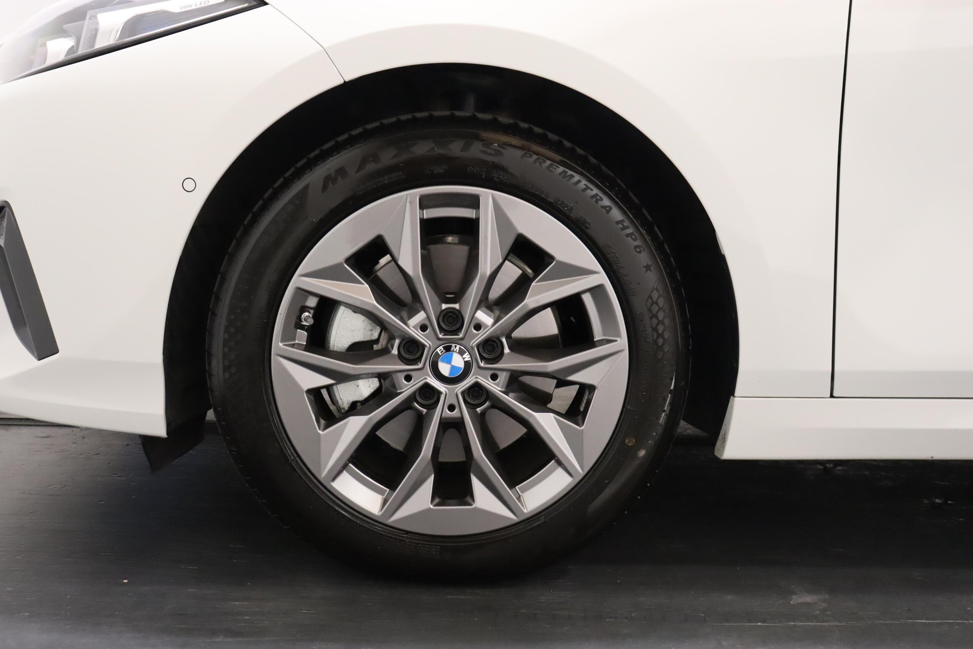 BMW 120i-image-5