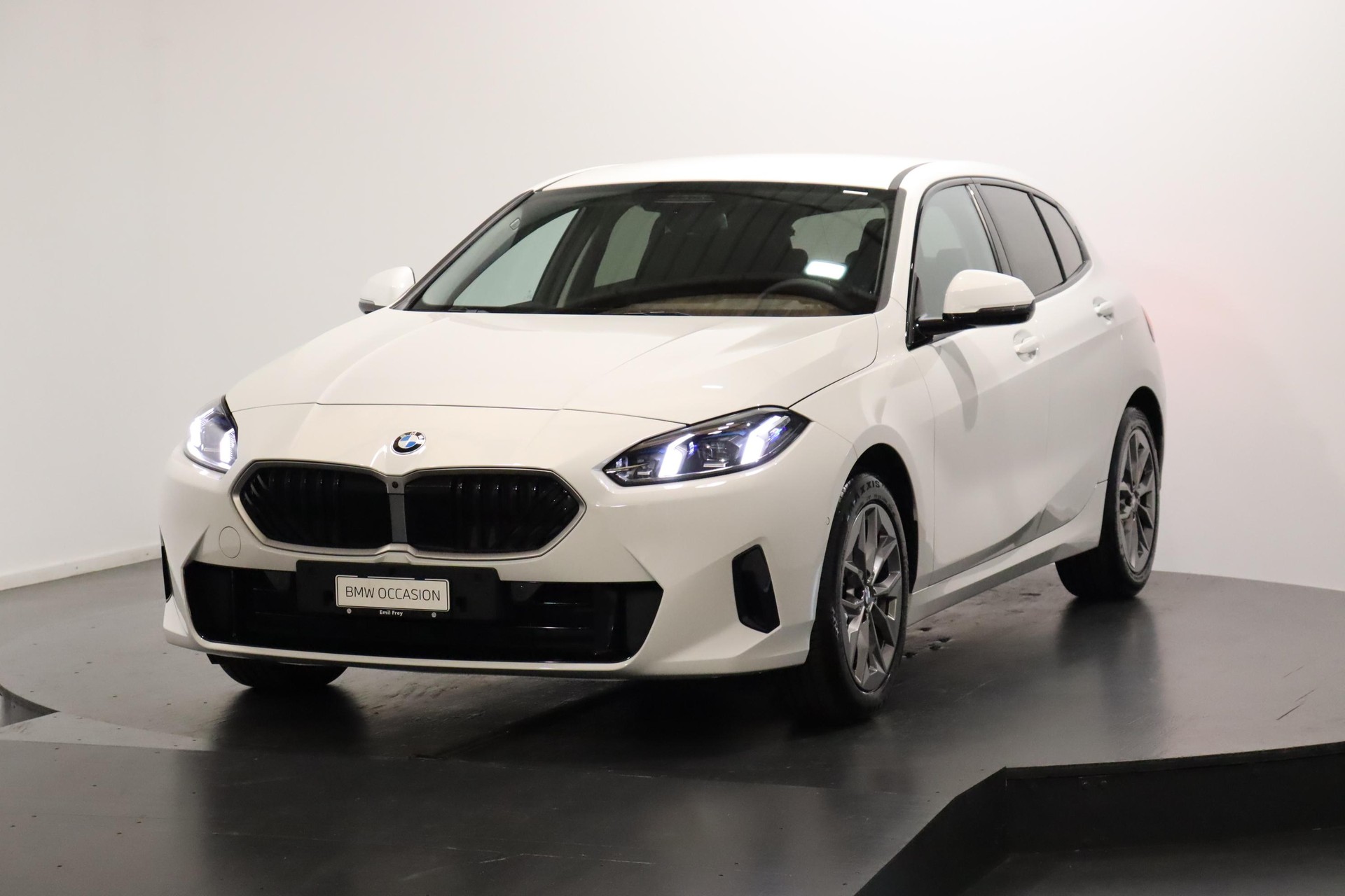 BMW 120i-image-1