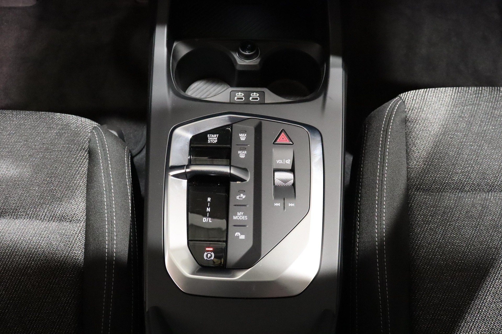 BMW 120i-image-13