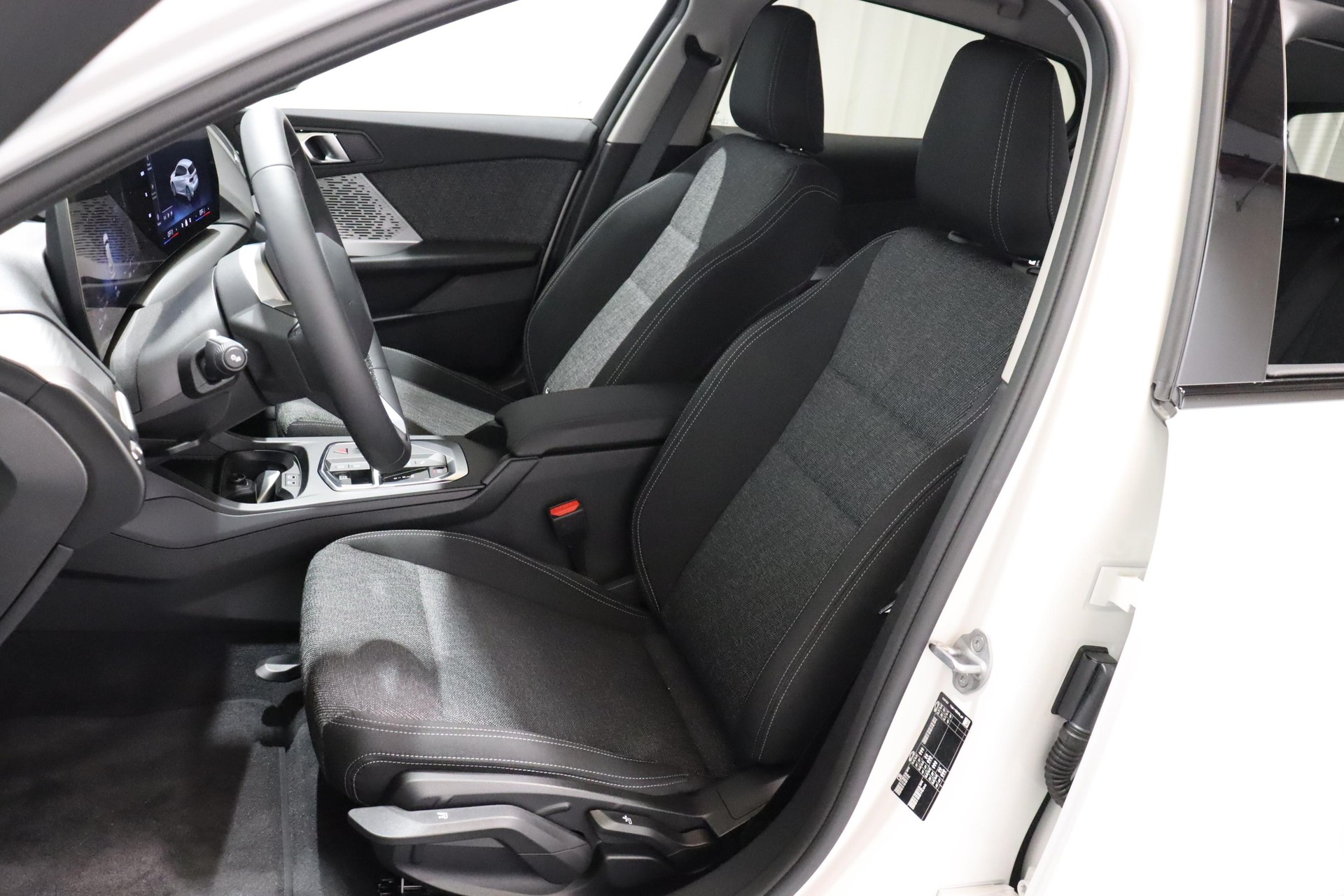 BMW 120i-image-8