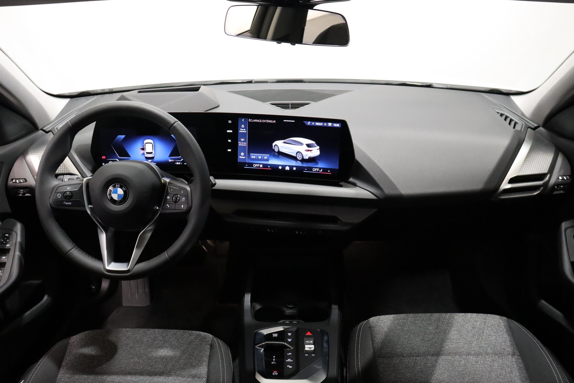 BMW 120i-image-10