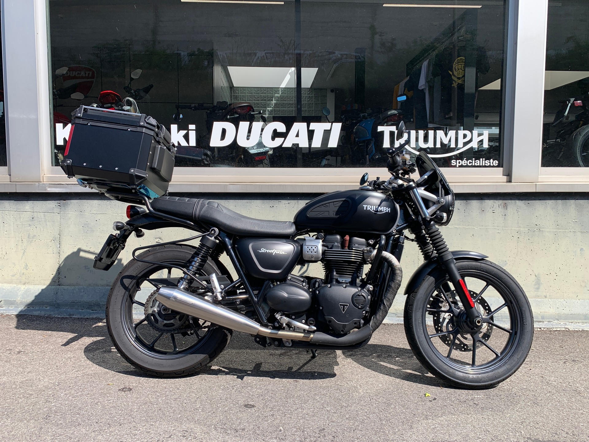TRIUMPH Street Twin