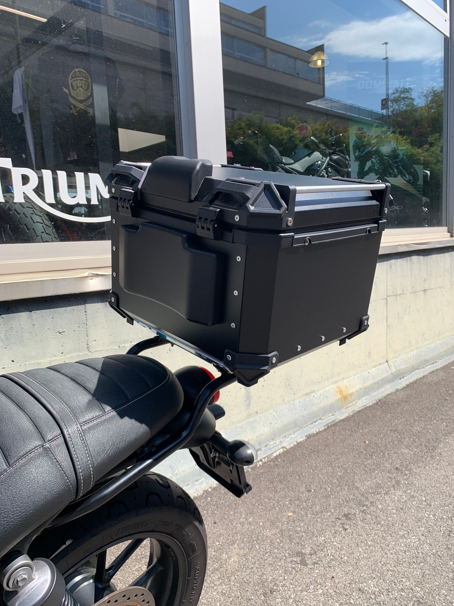 TRIUMPH Street Twin-image-7