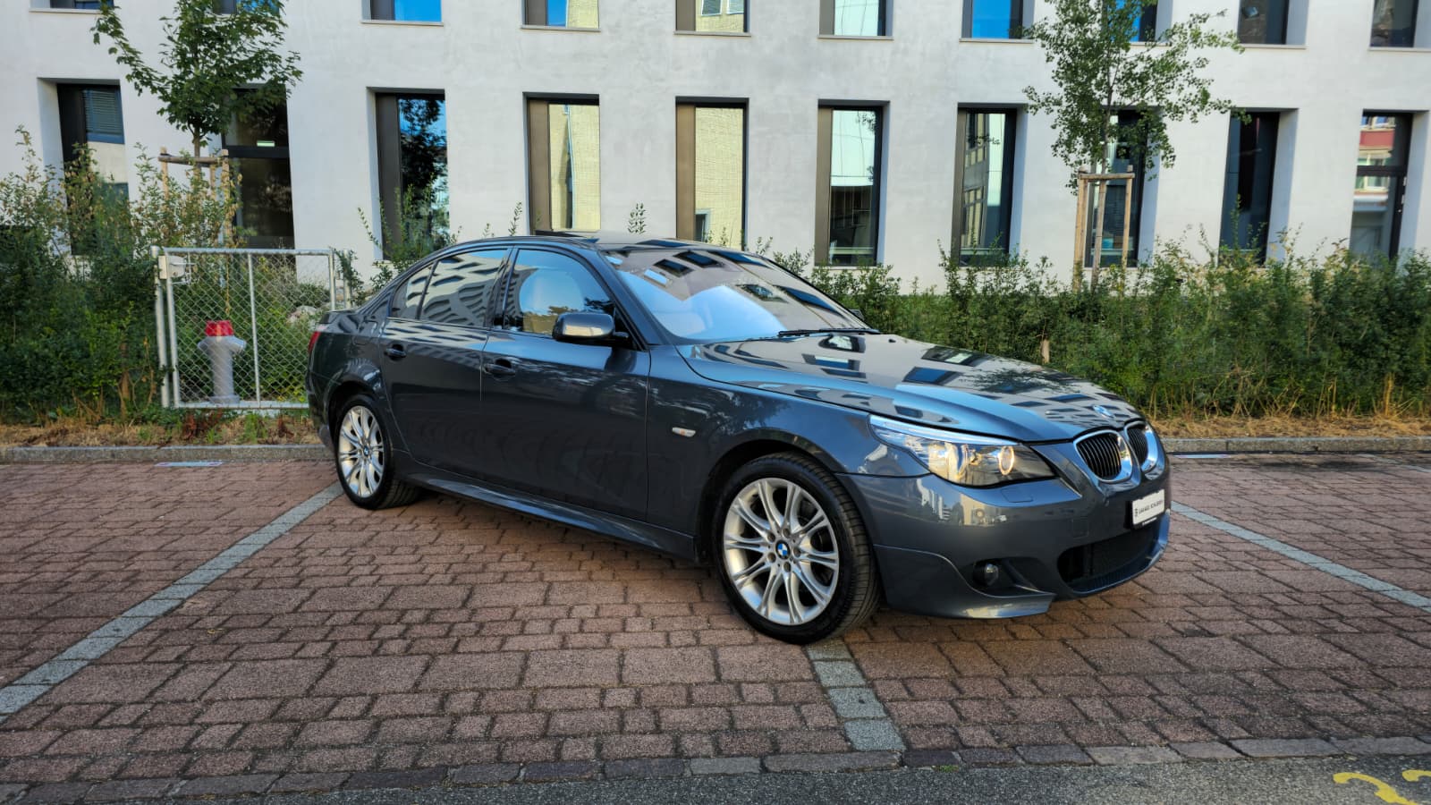 BMW 530xi Steptronic M-Paket| Facelift| Aus erster Hand| Top Ausstattung| Frisch ab MFK| AHK- Kupplung| Abstandsregelautomat|-image-1