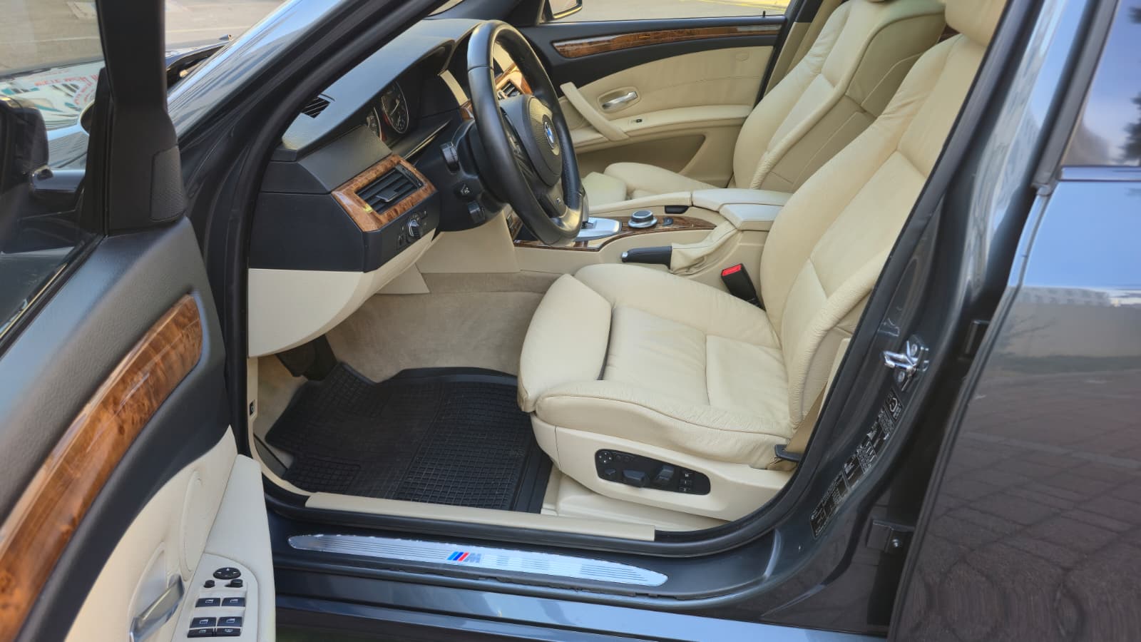 BMW 530xi Steptronic M-Paket| Facelift| Aus erster Hand| Top Ausstattung| Frisch ab MFK| AHK- Kupplung| Abstandsregelautomat|-image-10