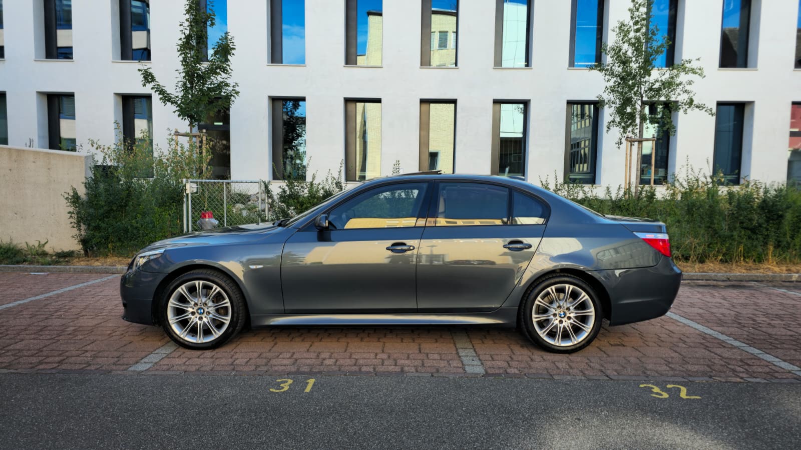 BMW 530xi Steptronic M-Paket| Facelift| Aus erster Hand| Top Ausstattung| Frisch ab MFK| AHK- Kupplung| Abstandsregelautomat|-image-4