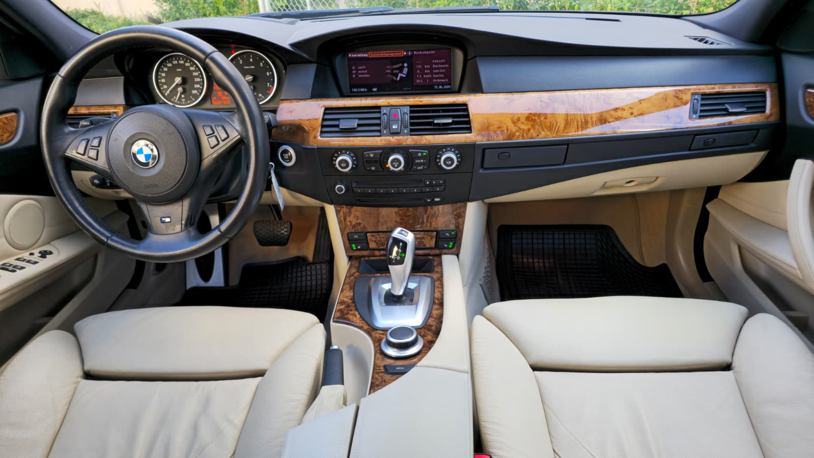 BMW 530xi Steptronic M-Paket| Facelift| Aus erster Hand| Top Ausstattung| Frisch ab MFK| AHK- Kupplung| Abstandsregelautomat|-image-13