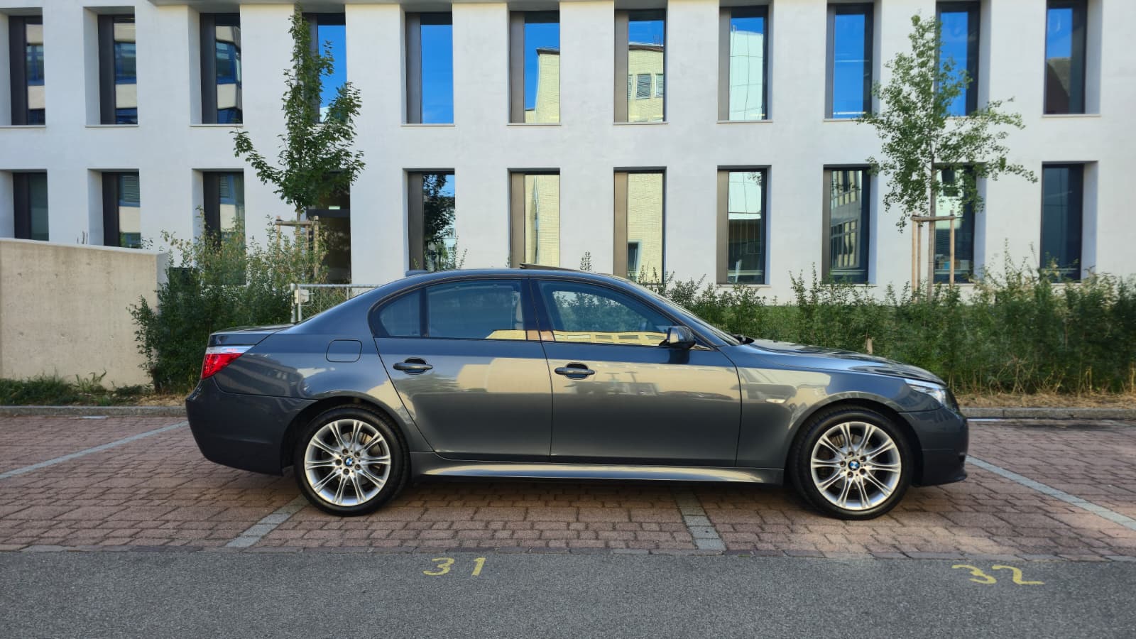 BMW 530xi Steptronic M-Paket| Facelift| Aus erster Hand| Top Ausstattung| Frisch ab MFK| AHK- Kupplung| Abstandsregelautomat|-image-3