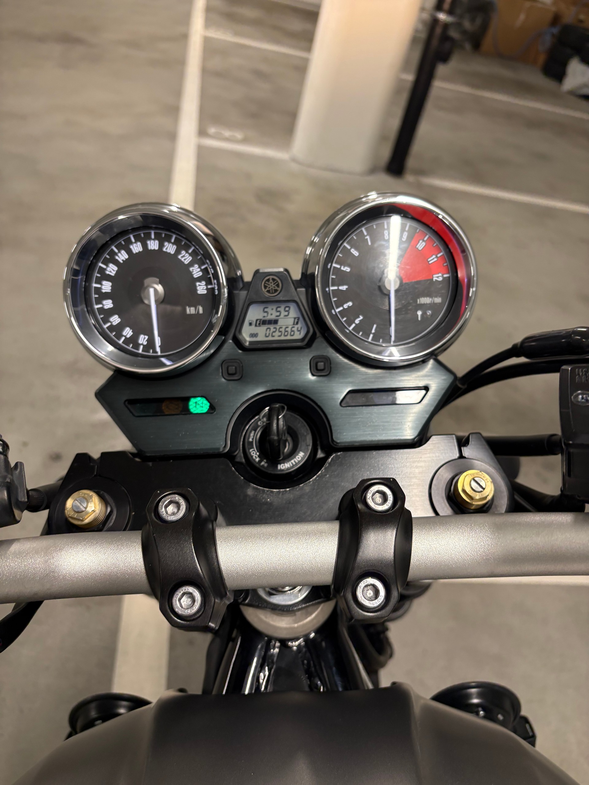 YAMAHA XJR 1300-image-6