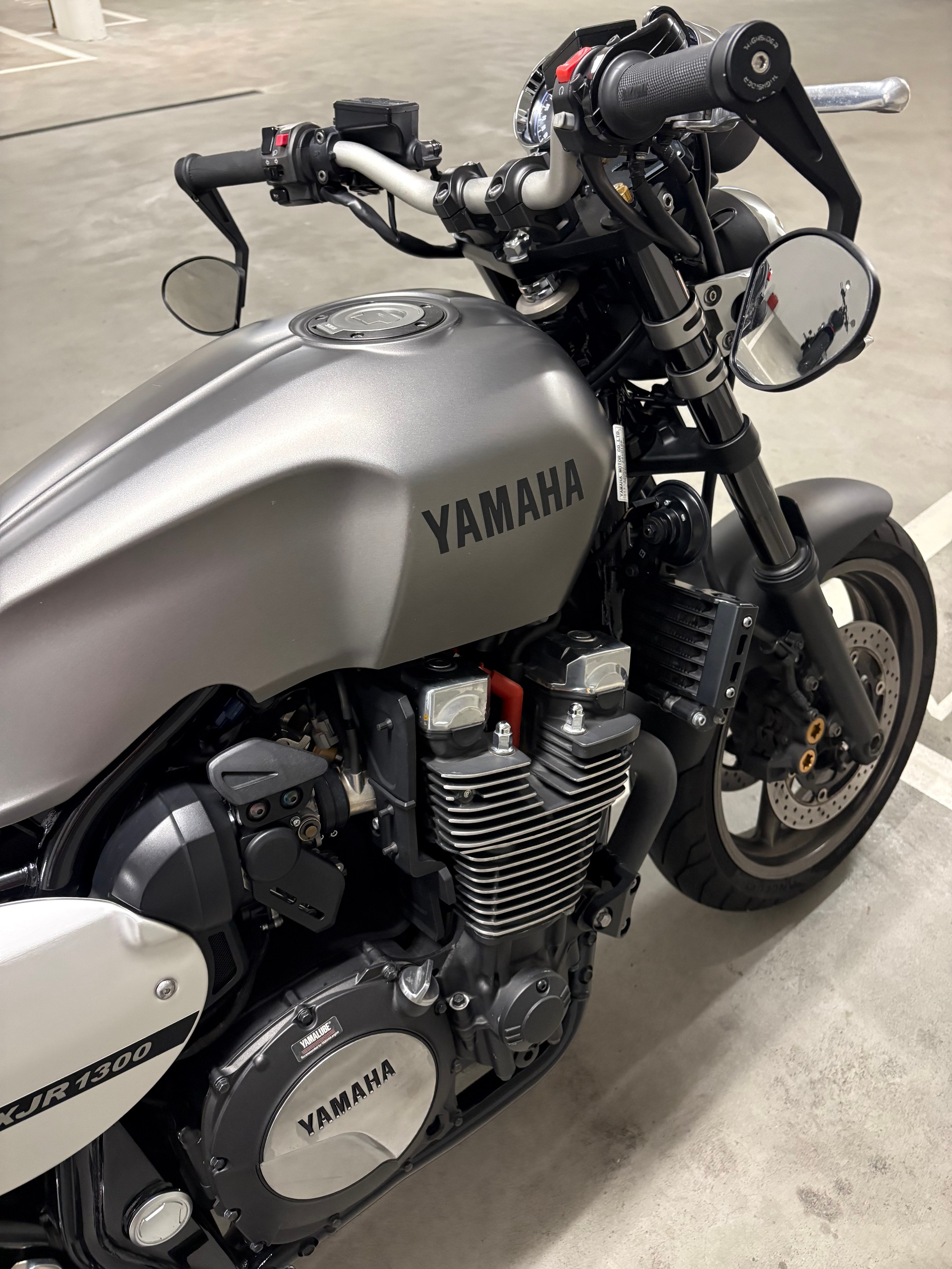 YAMAHA XJR 1300-image-2