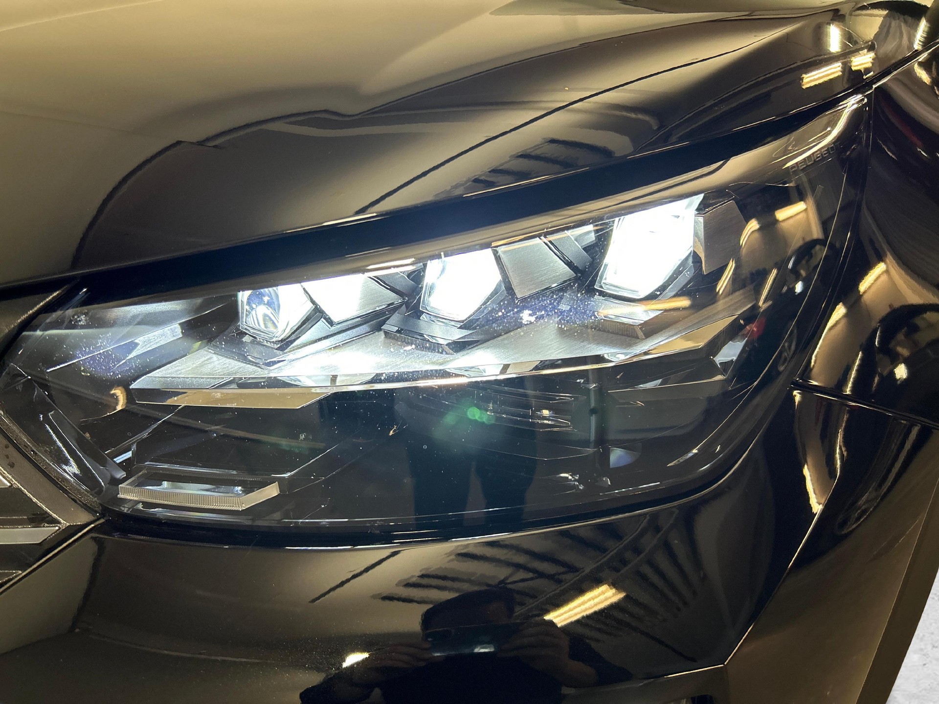 PEUGEOT 2008 1.2 Hybrid 145 GT-image-15