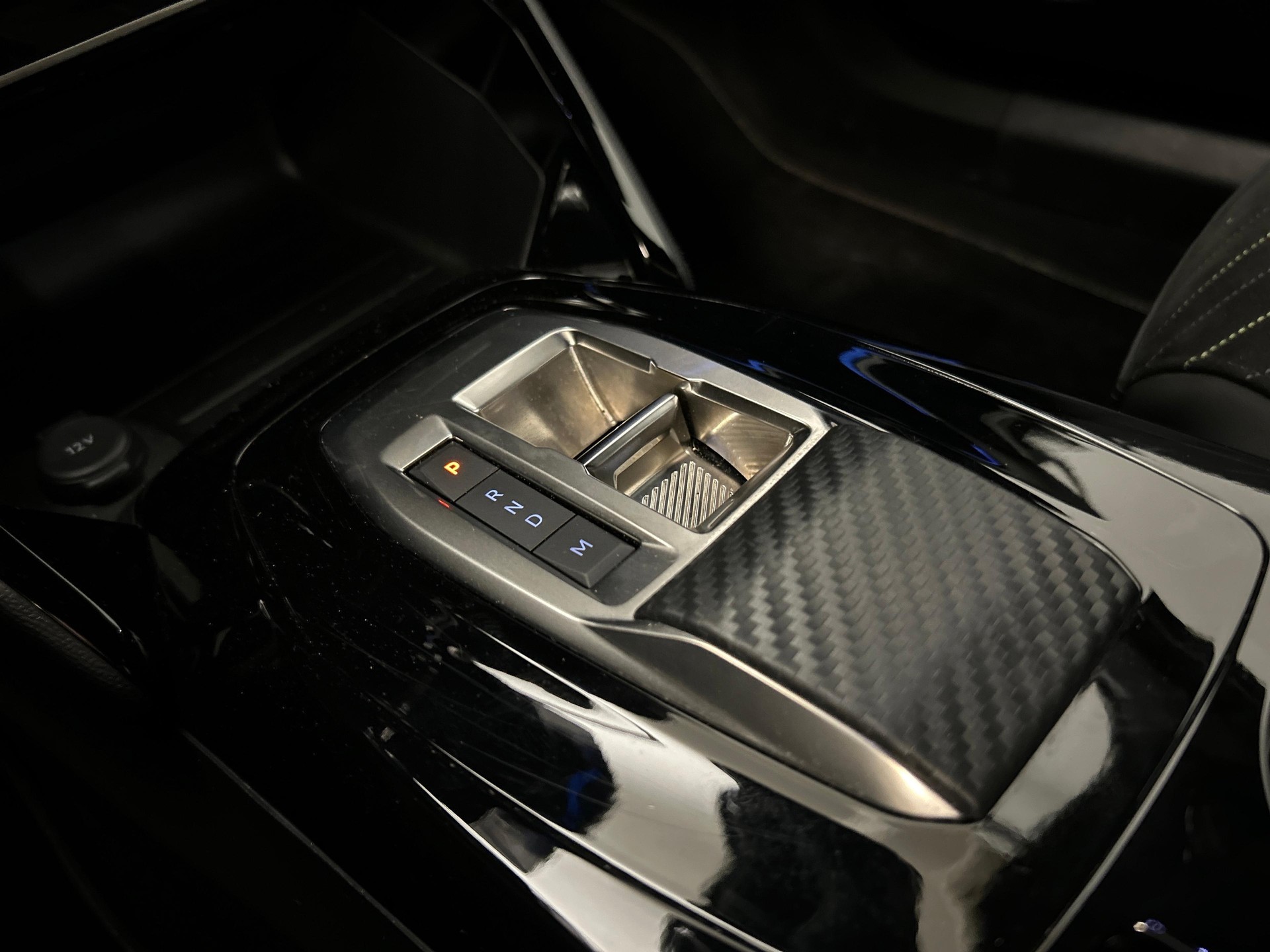 PEUGEOT 2008 1.2 Hybrid 145 GT-image-13
