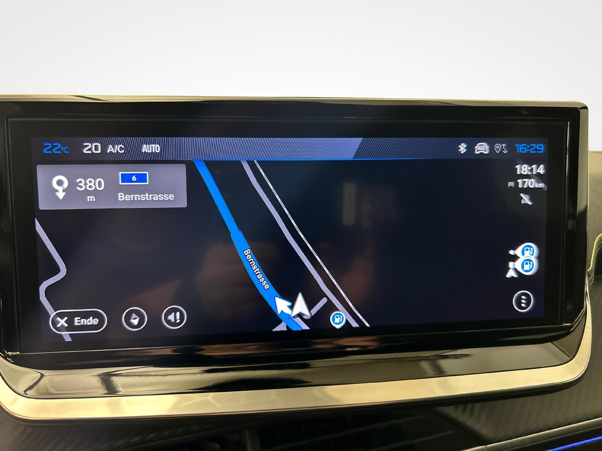 PEUGEOT 2008 1.2 Hybrid 145 GT-image-7